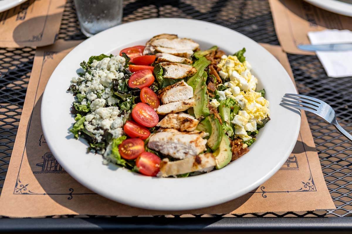 Food-SaladChickenCobb-outdoor