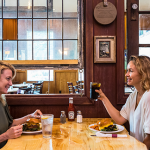 550-324-Lifestyle-BarLunch